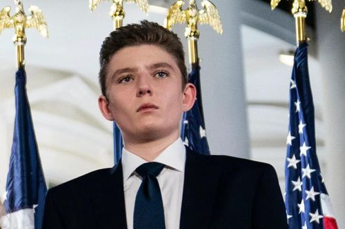 Con trai út Donald Trump thu hút sự chú ý