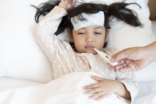 3 kiểu sốt cảnh báo nguy hiểm ở trẻ