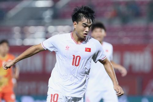 Công Phương ghi bàn giúp U20 Việt Nam thắng Bangladesh
