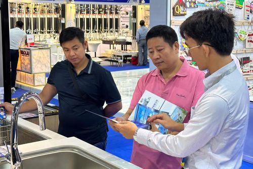 Thích ứng biến đổi khí hậu và bảo vệ môi trường