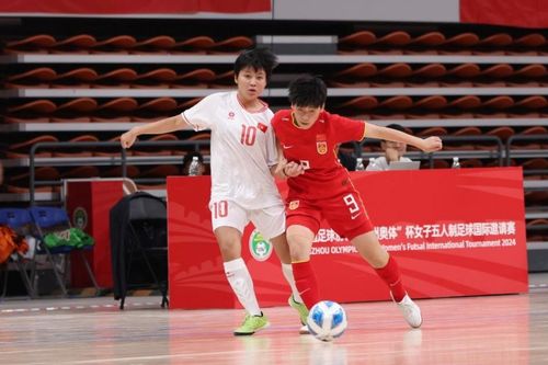 ĐT Việt Nam thắng đậm tuyển Trung Quốc, tiến sát chức vô địch trên đất Thái Lan