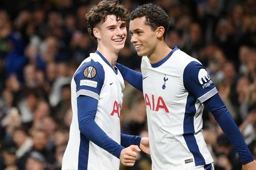 Kết quả Europa League hôm nay: Tottenham thắng tưng bừng trong thế 10 người, Roma bị cầm hòa trên sân nhà