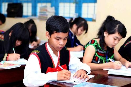 Học sinh dự bị đại học được miễn học phí, được hưởng học bổng chính sách