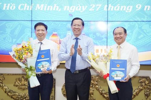 Điều động, bổ nhiệm Chủ tịch Quận, Phó Giám đốc Sở, Phó Chánh Văn phòng UBND TP