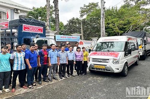 Sóc Trăng tiếp tục chuyển hơn 20 tấn nhu yếu phẩm hỗ trợ đồng bào bị bão, lũ