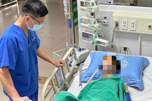Suy kiệt vì uống 10 lít nước ion kiềm pha muối một ngày để thanh lọc cơ thể