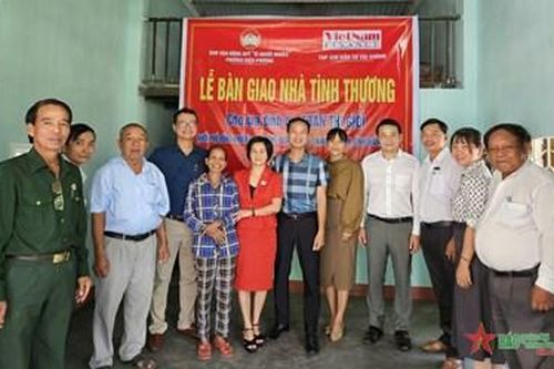 Khánh thành nhà tình thương tặng hộ nghèo
