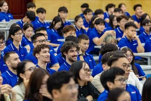 Trường Đại học Khoa học và Công nghệ Hà Nội (USTH) chào đón hơn 1000 tân sinh viên nhập học