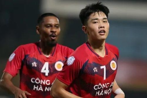 HLV Polking ngợi khen Đình Bắc sau trận thắng Lion City