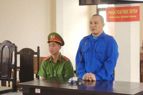 Bị cáo tổ chức sử dụng ma túy và tàng trữ vũ khí quân dụng lĩnh án 11 năm tù