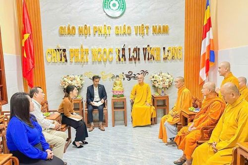 Tổng lãnh sự quán Mỹ đánh giá cao công tác chăm lo cho đồng bào dân tộc, tôn giáo tại tỉnh Vĩnh Long