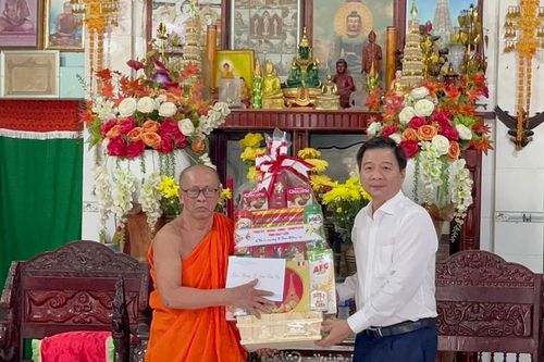 Lãnh đạo tỉnh Bạc Liêu thăm, chúc mừng sư sãi và đồng bào Khmer dịp lễ Sene Dolta