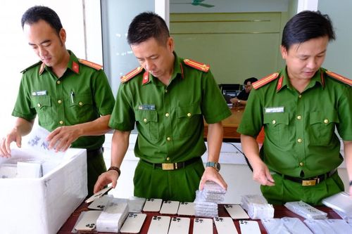 Thu giữ hơn 6.000 điện thoại di động giả thương hiệu nổi tiếng
