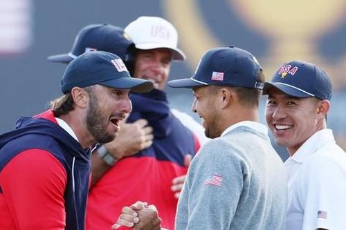 Presidents Cup 2024: Đội Mỹ thắng lớn ngày mở màn, Scottie Scheffler dạy cho Tom Kim một bài học