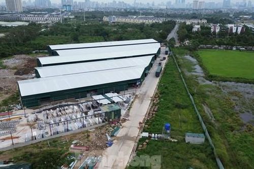 Nhiều nhà xưởng 'mọc' trên gần 28.000 m2 đất quy hoạch tại huyện Hoài Đức
