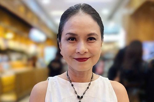 NSƯT Ngọc Hiệp tuổi 60: Đời tư kín tiếng, viên mãn bên ông xã từng là 'thầy giáo'