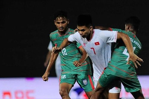 Video bàn thắng U20 Việt Nam 4-1 U20 Bangladesh: Chủ nhà mất ngôi đầu