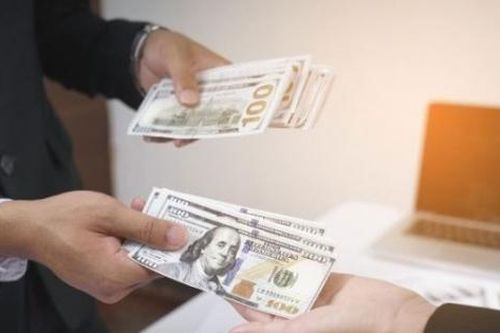 Có nên cho bạn bè, gia đình vay tiền?