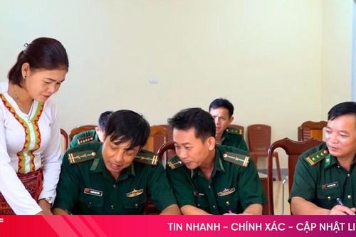 Lớp học tiếng Chứt trên dãy Ka Đay