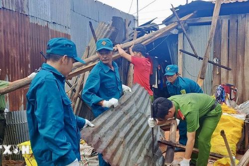 An Giang: Giông lốc làm tốc mái nhiều căn nhà ở vùng biên huyện An Phú