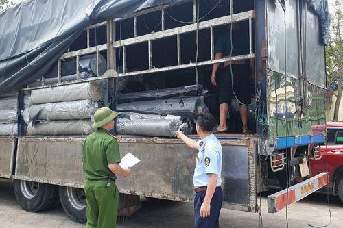 Chuyển cơ quan điều tra vụ mua bán trên 9,3 tấn vải cuộn có dấu hiệu nhập lậu