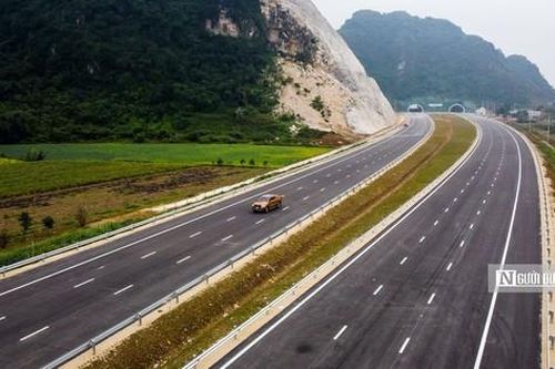 Quy định về giao thông trên đường cao tốc từ 1/1/2025, ai cũng nên biết
