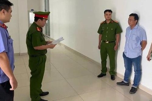 Khởi tố đối tượng chôn lấp hơn 2,2 triệu kg rác thải công nghiệp