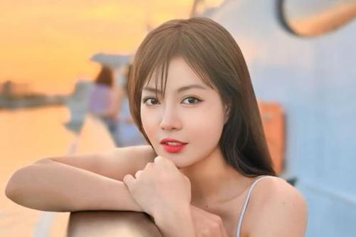 Thanh Hương công khai được 1 ngôi sao ôm hôn
