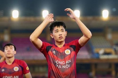 Màn trình diễn xứng tầm ngôi sao của tiền đạo Đình Bắc