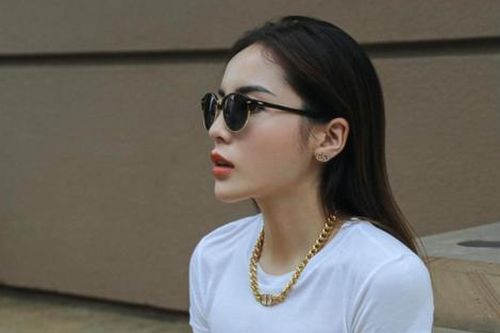 Chiếc túi chục triệu mà dàn hậu Việt mê mẩn: Nhìn đơn giản nhưng sang trọng, tiện lợi