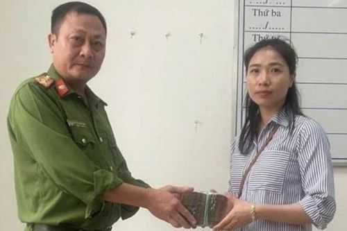 Đắk Lắk: Trao trả hơn 300 triệu đồng cho người chuyển tiền nhầm qua ứng dụng ngân hàng