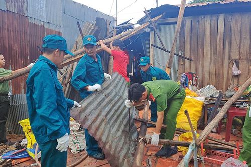 Giông, lốc ở TX. Tân Châu làm thiệt hại 36 căn nhà