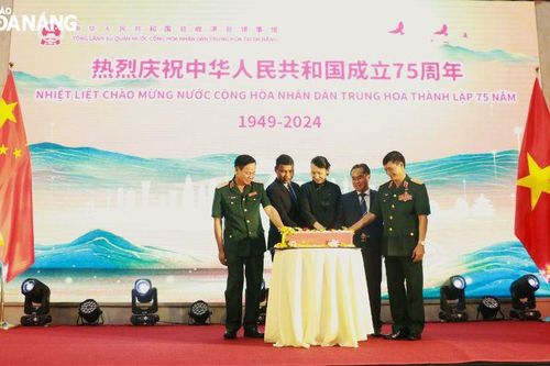 Lãnh đạo thành phố dự kỷ niệm 75 năm Quốc khánh Trung Quốc (1-10)