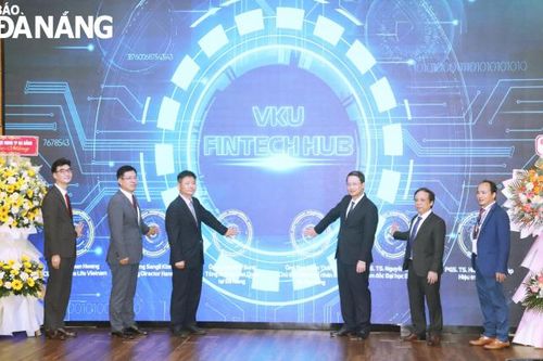 Khai trương trung tâm đào tạo, nghiên cứu và đổi mới sáng tạo Fintech
