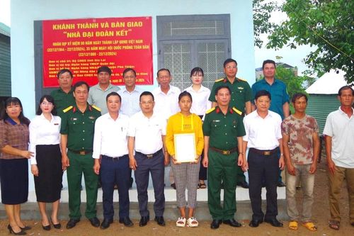 Bộ Chỉ huy Quân sự tỉnh Gia Lai bàn giao nhà Đại đoàn kết tại Phú Thiện