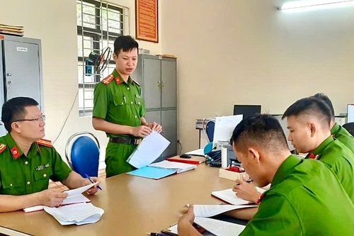 Công an xã Ka Lăng học Bác