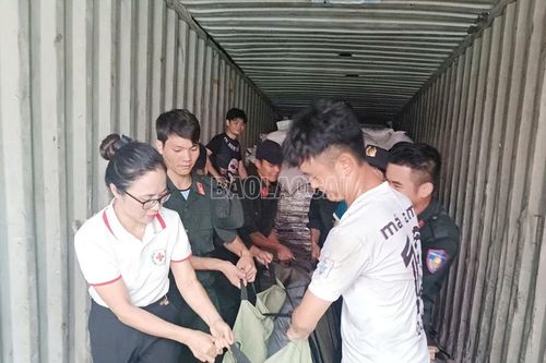 Lào Cai tiếp nhận 34 tấn hàng viện trợ khẩn cấp từ Chính phủ Liên bang Nga