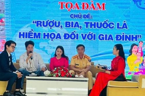Tọa đàm ''Rượu, bia, thuốc lá - Hiểm họa đối với gia đình''