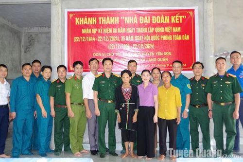 Bộ CHQS tỉnh bàn giao nhà Đại đoàn kết cho gia đình có hoàn cảnh đặc biệt khó khăn