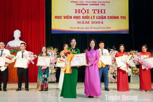 10 thí sinh tham gia Hội thi học viên học giỏi lý luận chính trị năm 2024