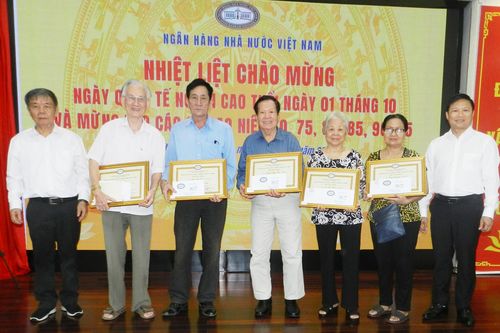 Ngân hàng Nhà nước gặp mặt và mừng thọ cán bộ hưu trí trên địa bàn TP. Hồ Chí Minh