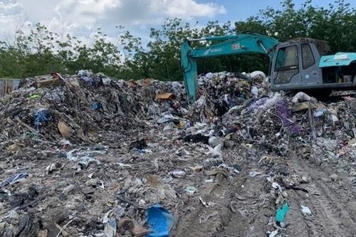 Khởi tố đối tượng chôn lấp trái phép gần 2.300 tấn rác thải công nghiệp