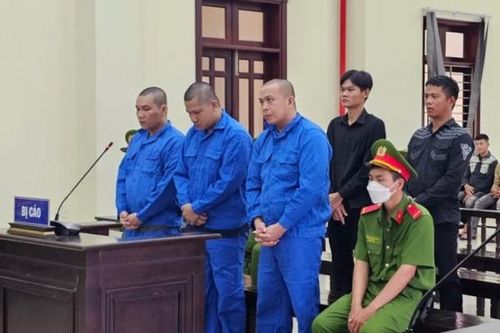Mang súng, hung khí đi tìm người can ngăn đánh nhau rồi đâm tử vong