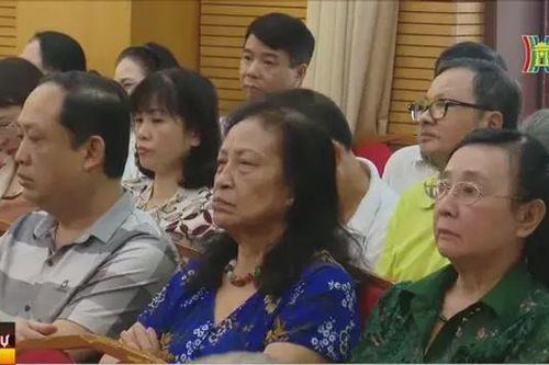 Chăm sóc sức khỏe cho 2.400 người cao tuổi