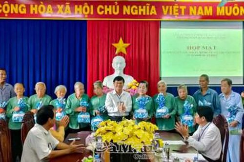 Họp mặt, chúc mừng Ngày Quốc tế người cao tuổi