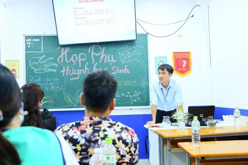Đóng quỹ lớp đầu năm, nhiều phụ huynh bị cuốn vào 'cuộc chơi của người có tiền'