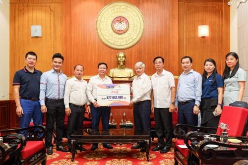 Đài VOV, VTC trao hơn 877 triệu đồng từ chương trình Việt Nam Kiên Cường cho UBTW MTTQ VN