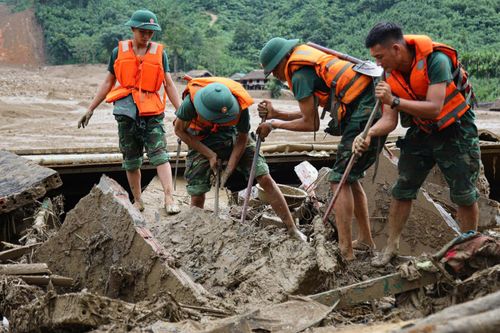 Tìm thêm một thi thể, còn 9 nạn nhân mất tích ở Làng Nủ