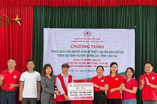 Trao hơn 753 triệu đồng hỗ trợ bà con tỉnh Lào Cai bị thiệt hại do bão số 3