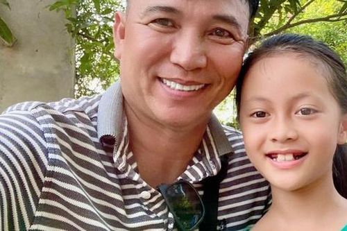 Ân nhân của Thương Tín nhận hỗ trợ một em bé ở Lào Cai